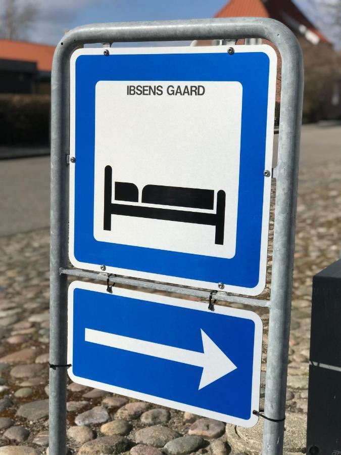 ホテル Ibsens Gaard エーベルトフト エクステリア 写真